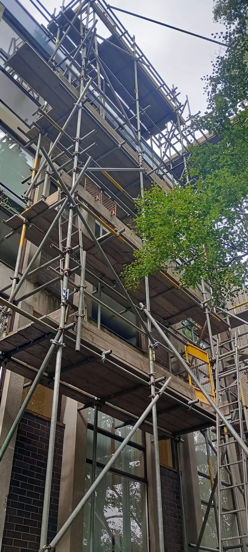 Close view of scaffold structure and working platforms