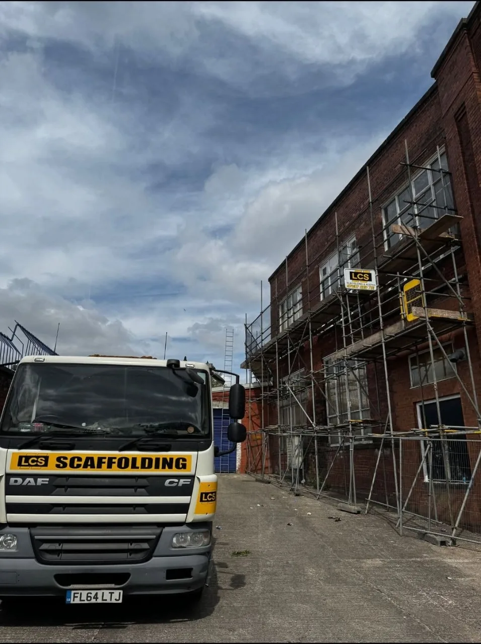 LCS scaffold and vehicle in a commercial yard setting