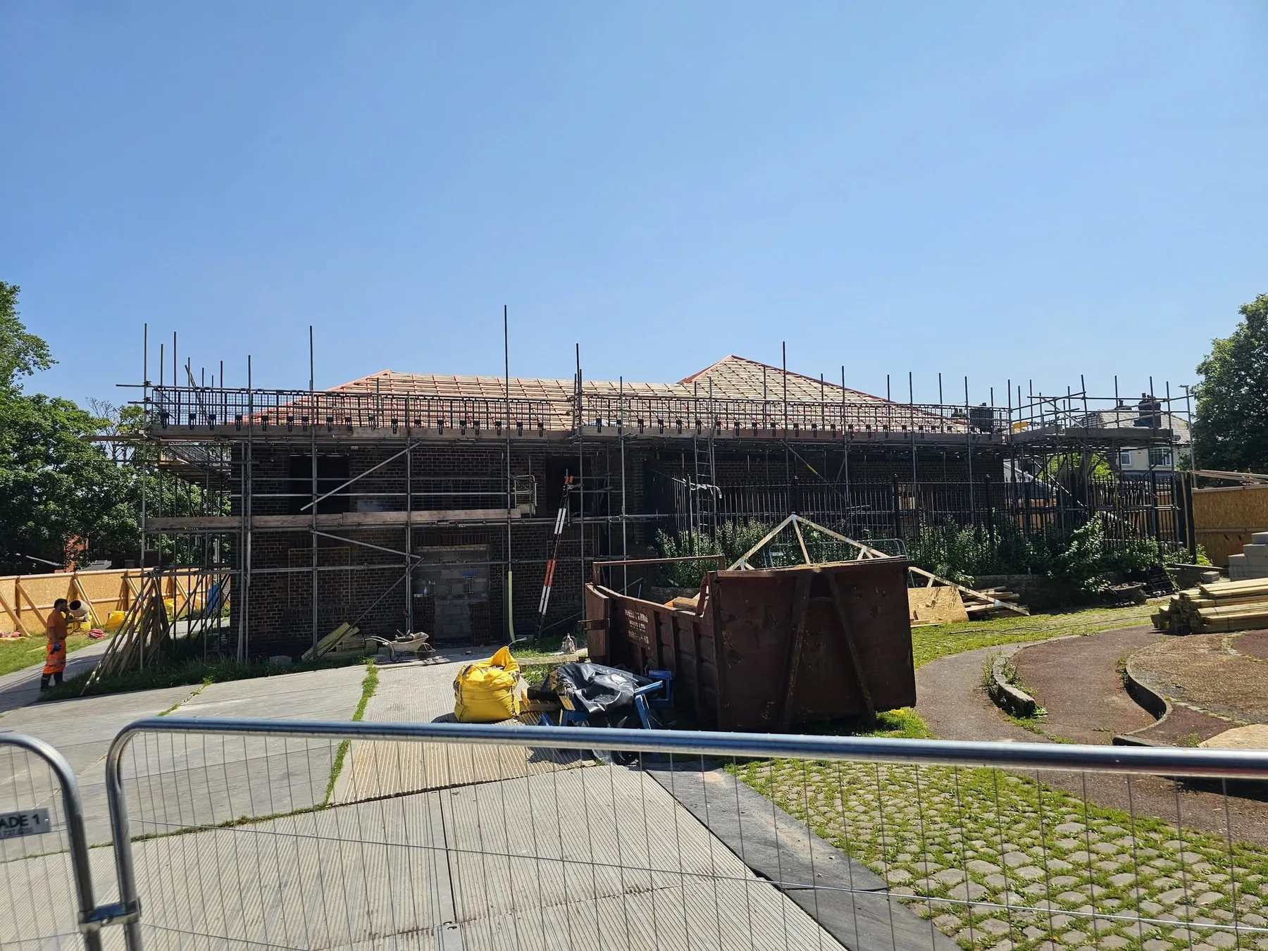 Scaffold access around a new-build roofline project